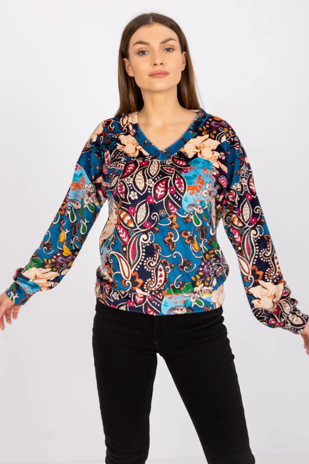 Blouse with long sleeves and a V neckline