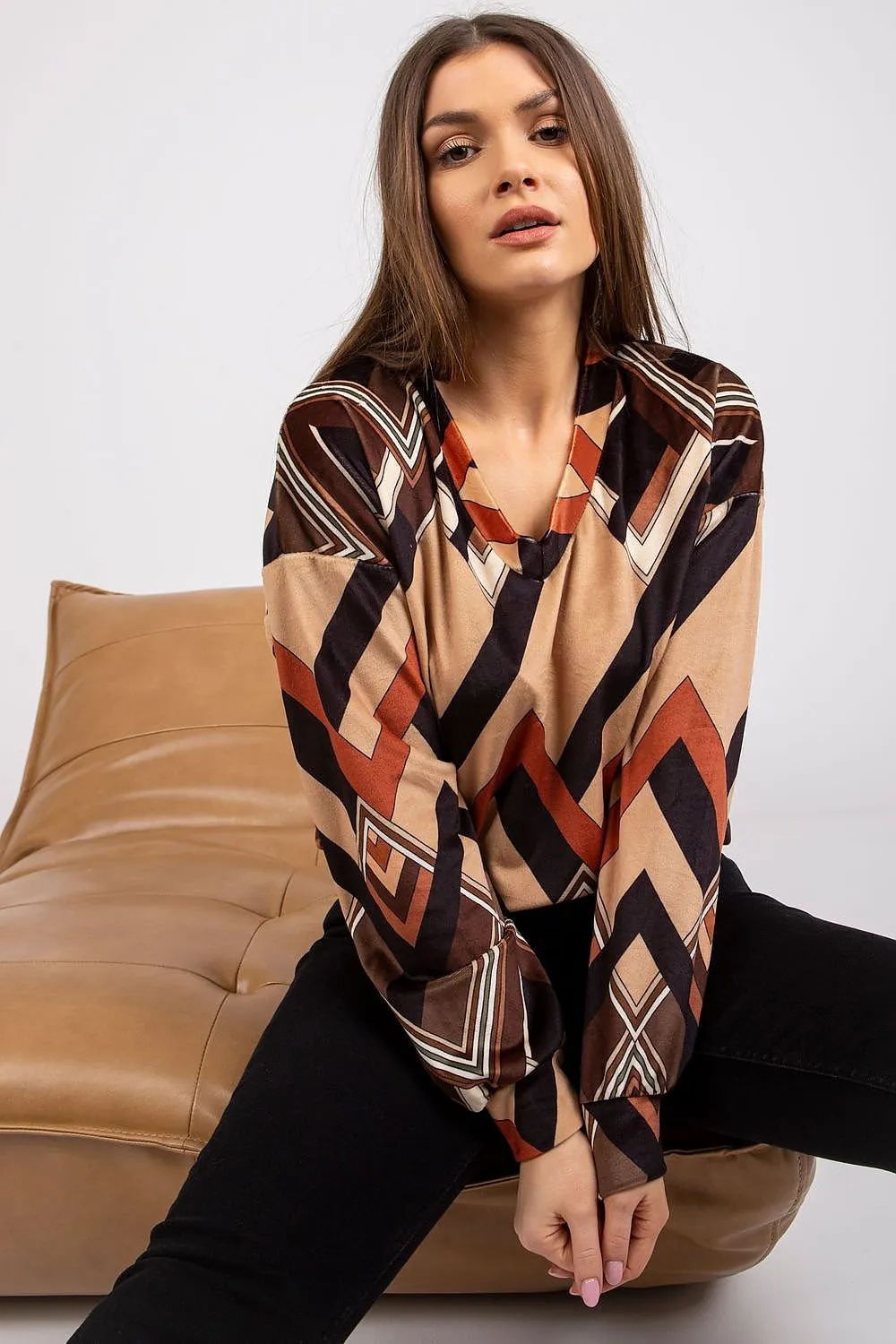 Blouse with long sleeves and a V neckline