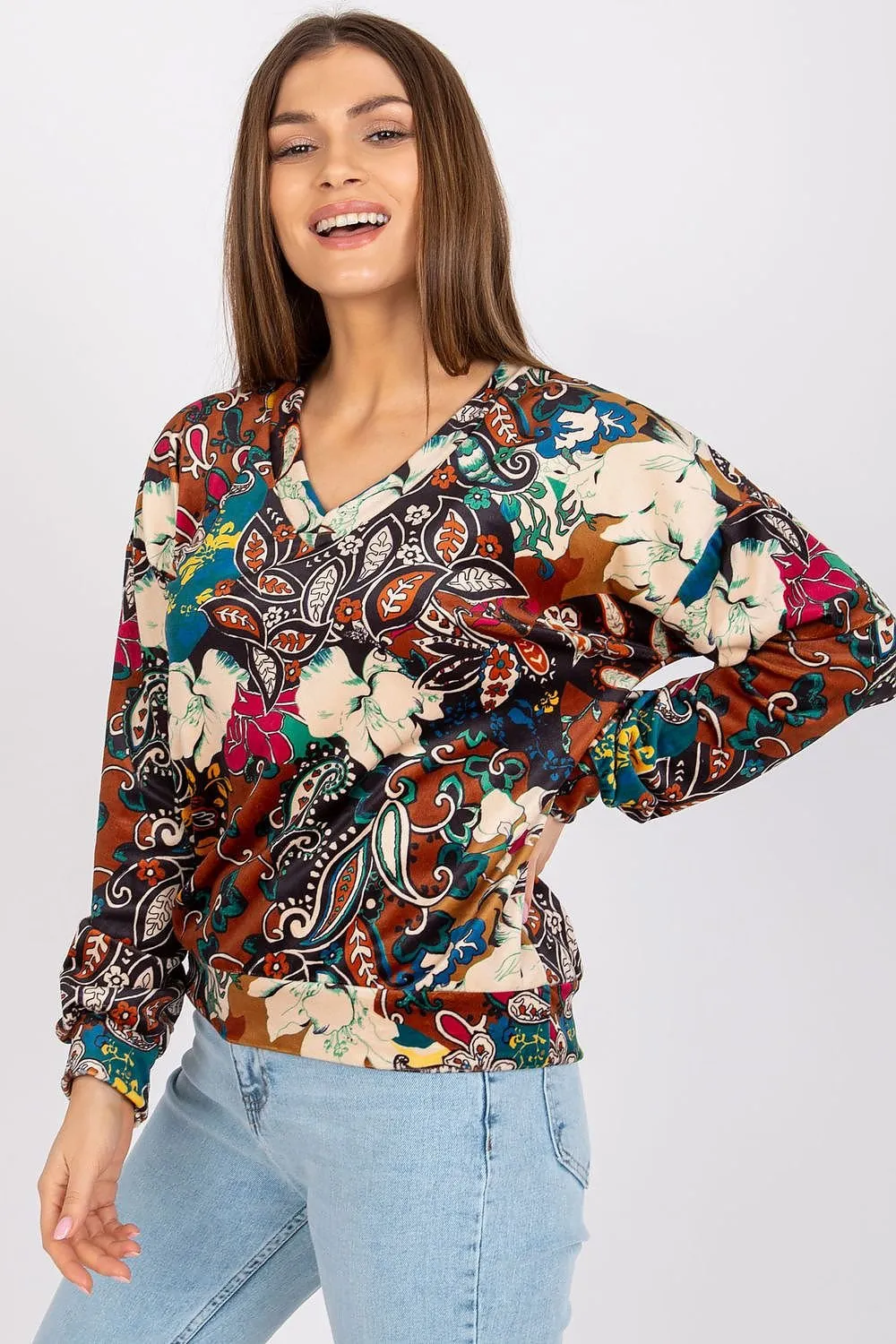 Blouse with long sleeves and a V neckline