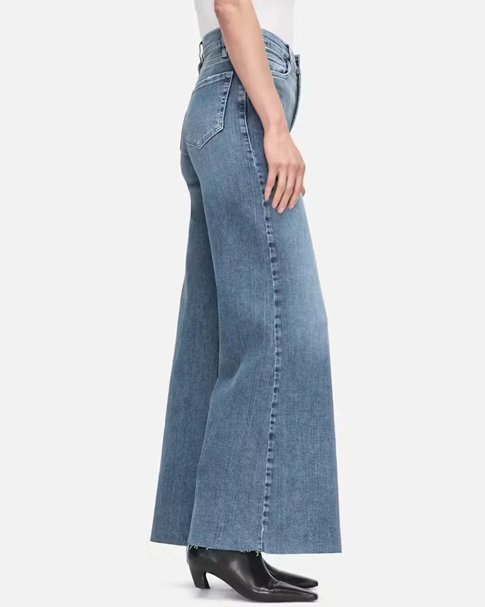 Le Palazzo Crop Raw Fray Jean in Daphne Blue